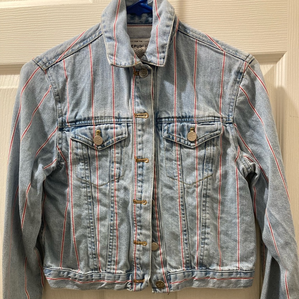 Cropped denim jacket